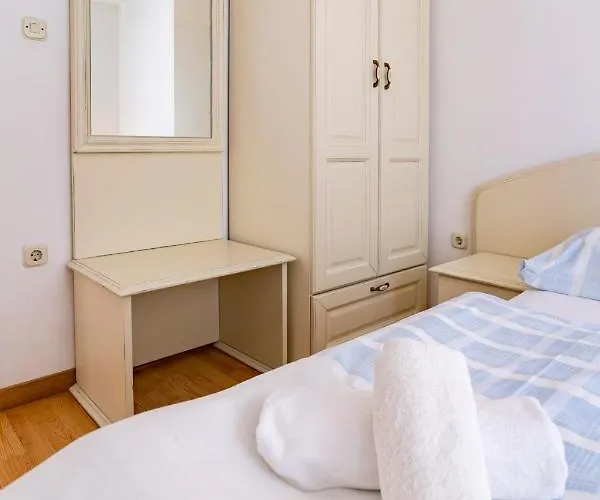 Pansion Lavanda 4* Lopar